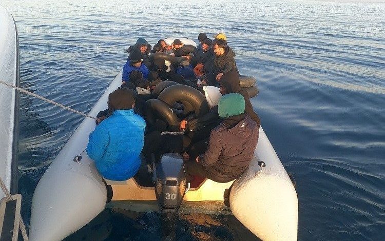 izmir aciklarinda 29 duzensiz gocmen yakalandi 667e22bf47a4 |