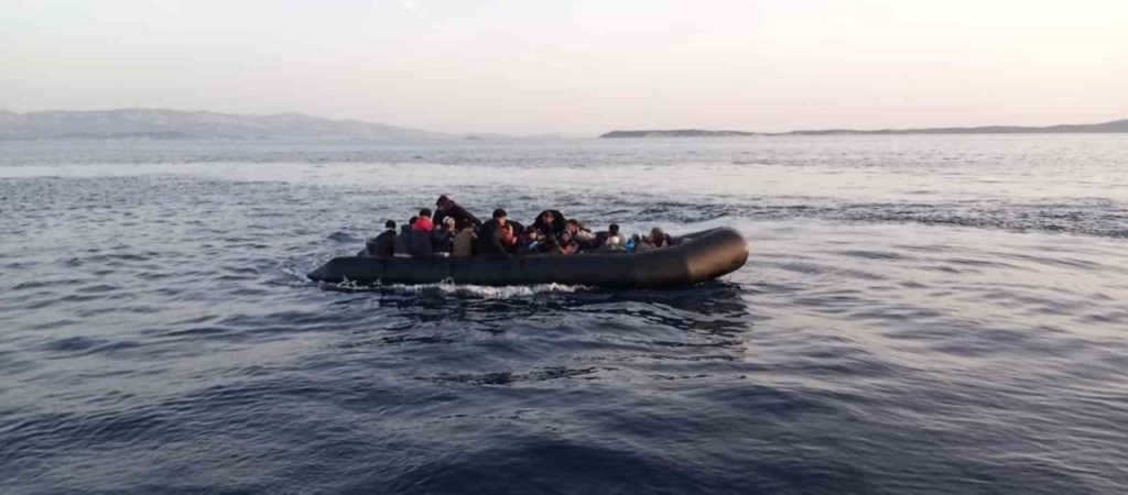 izmir aciklarinda 41 duzensiz gocmen yakalandi 42dd53bf8092 |