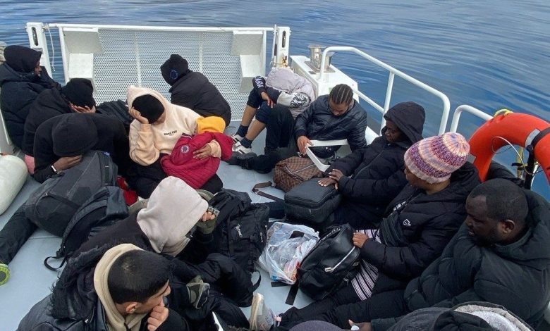 izmir aciklarinda 50 duzensiz gocmen yakalandi 93b44c4cd916 |