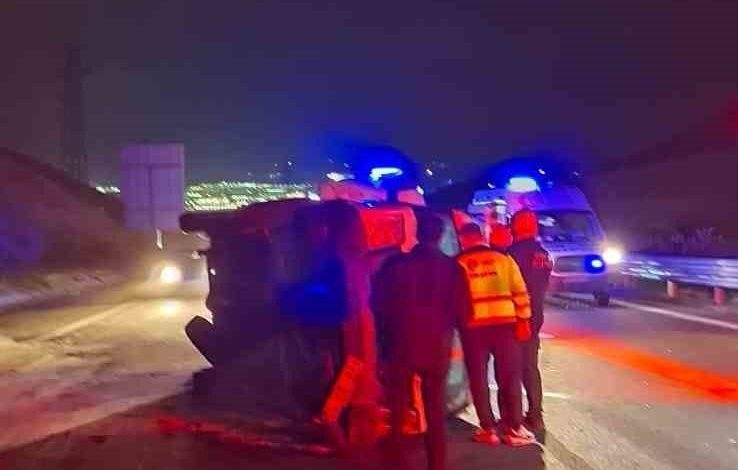 izmirde kontrolden cikan minibus takla atti 1 olu 10 yarali f206df73e1df |