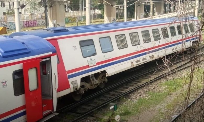 izmirde vagon raydan cikti 78162f28f9e5 |