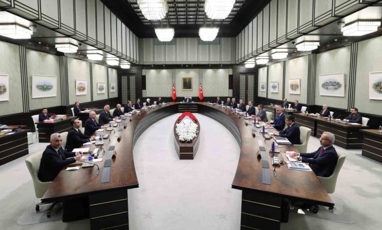 Kabine Toplantısı, Cumhurbaşkanı Recep Tayyip Erdoğan başkanlığında Beştepe’de başladı. 1 kabine toplantisi cumhurbaskani recep tayyip erdogan baskanliginda bestepede basladi 12286ff6991b |