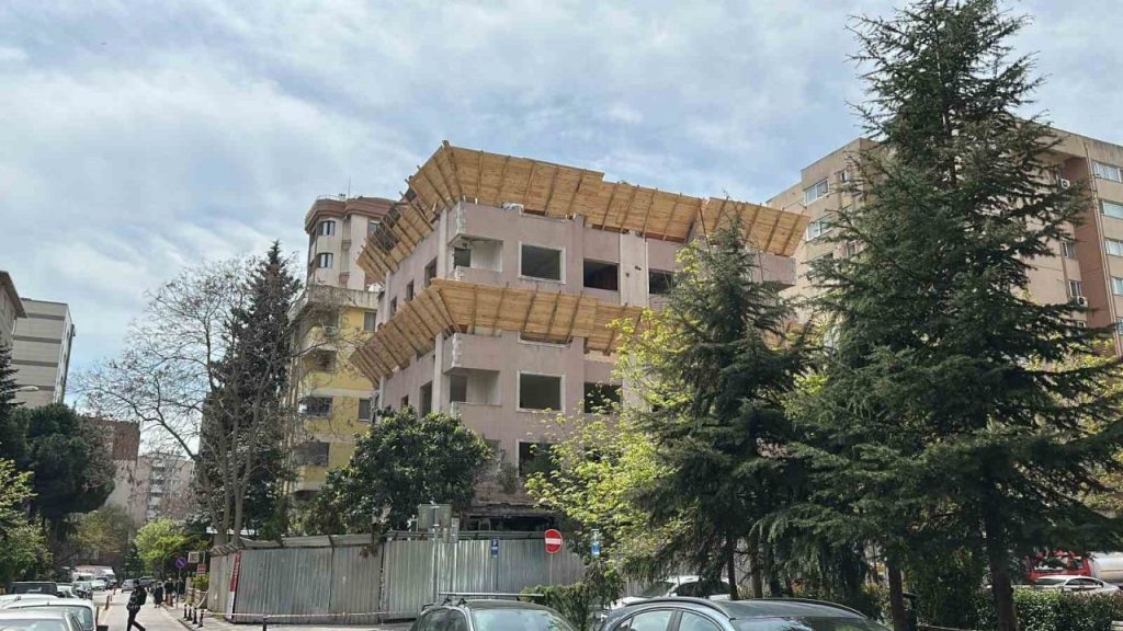 kadikoyde korkutan kaza kepce operatoru binanin 5inci katindan dustu cce1b35ded87 |