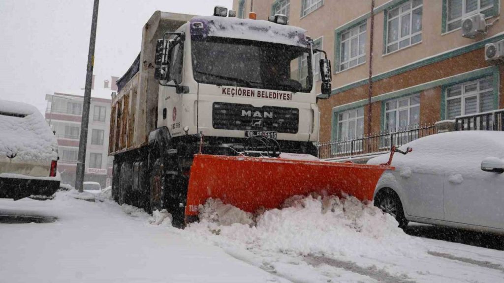 kar yere dustu ekipler sahaya indi c98fd5682095 |