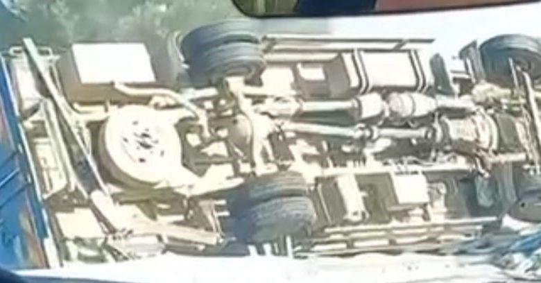 kargo araci devrildi 2 yarali a750bda139e0 |