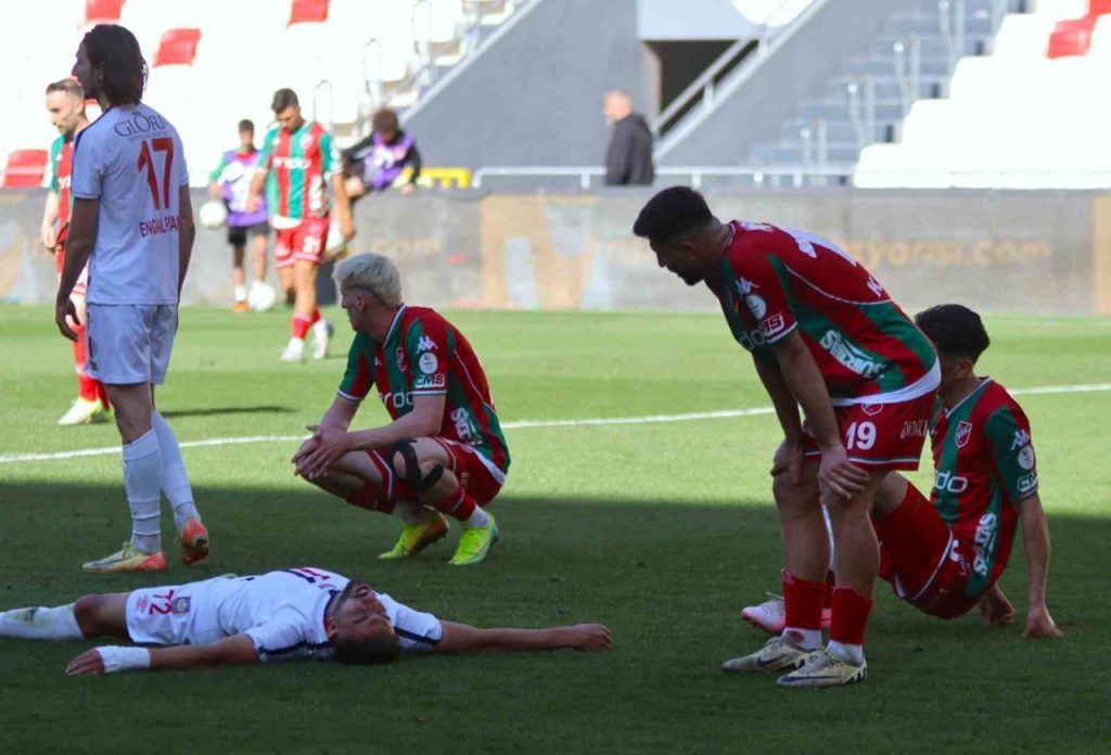 karsiyakaya 10 futbolcudan ihtar ece08cca6076 |