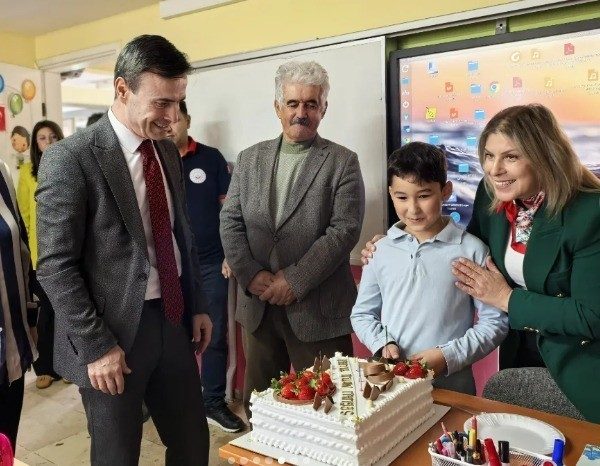 kaymakam cevat gunden murata surpriz dogum gunu 98f4cfa28370 |