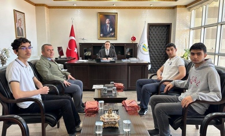 kaymakam memis bilgi yarismasinda dereceye giren ogrencileri odullendirdi 96b6b38779d7 |