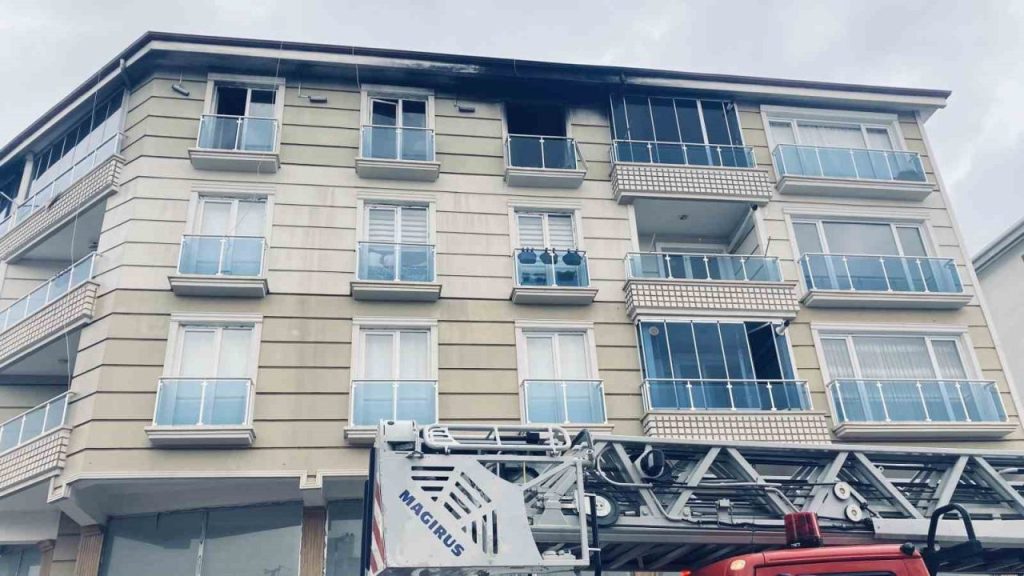 keciorendeki ev yangininda 5 kisi dumandan etkilendi 4bb657a18254 |