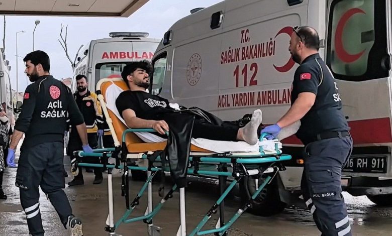 kontrolden cikan kamyonet diregi devirdi 16e374014b34 |