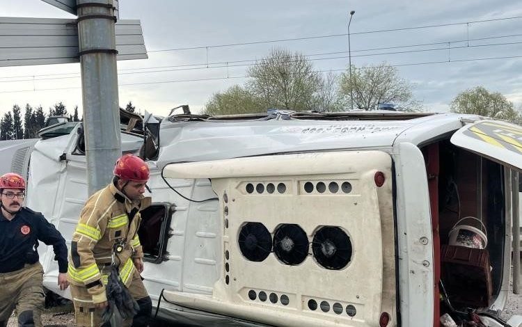 kontrolden cikan servis araci refuje girdi 1 bebek oldu 5 kisi yaralandi c18e33c47850 |