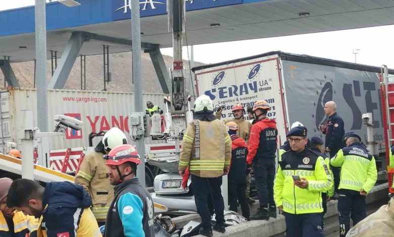 kuzey marmara otoyolunda feci kaza otomobil tirin altina girdi 4 kisi hayatini kaybetti d637f5202fc5 |