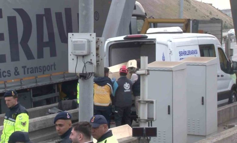 kuzey marmara otoyolundaki kazada hayatini kaybedenlerin cenazeleri morga kaldirildi f2733b9b1ff6 |