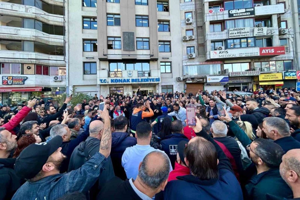 maaslarini eksik alan konak belediyesi iscileri grevde 0cf38b62b2c5 |