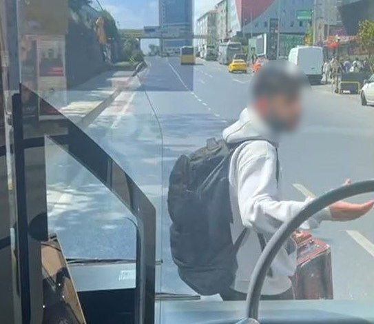 Mecidiyeköy’de yolun ortasında otobüse binmek isteyen yolcu ortalığı birbirine kattı 1 mecidiyekoyde yolun ortasinda otobuse binmek isteyen yolcu ortaligi birbirine katti 02fe6ff19cc5 |