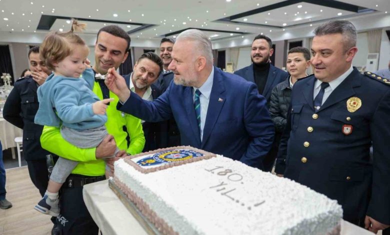 menemende polis haftasina yakisir kutlama 71e8d305fec6 |