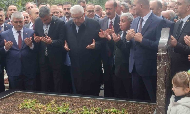 mhpnin kurucu lideri alparslan turkes mezari basinda anildi a73ea300f13d |