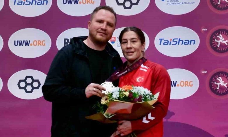 Milli güreşçi Yasemin Adar Yiğit, Avrupa 2.’si oldu 1 milli guresci yasemin adar yigit avrupa 2si oldu ad883cd22cab e1744360162444 |