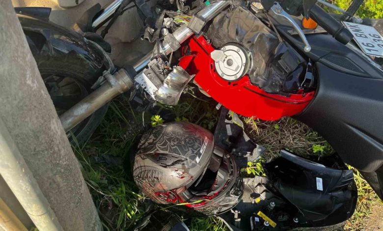 motosikletin kontrolden cikmasi ile birlikte genc surucu duvara ve direge carpti cc57a9908537 |