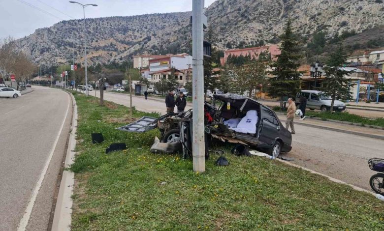 Nallıhan’da feci kaza: Fiat Tofaş araç ikiye bölündü 1 nallihanda feci kaza fiat tofas arac ikiye bolundu 59675b251cd6 |