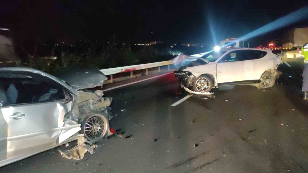 otobanda 4 arac carpisti 1 olu 7 yarali 519465d73429 |