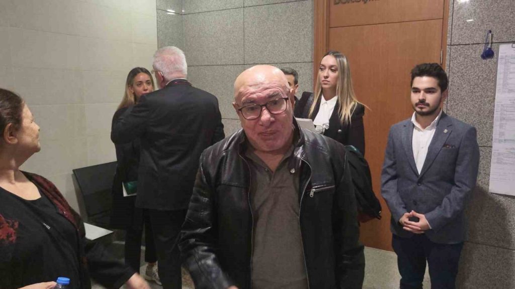 oyuncu ilyas salmana cumhurbaskanina alenen hakaret sucundan 11 ay 20 gun hapis cezasi 9adce5fabaf0 |