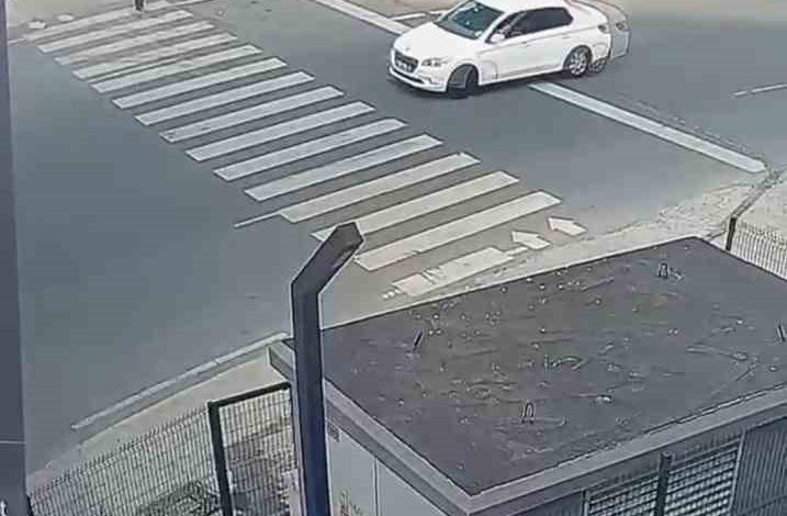 pendikte yaya gecidinde otomobilin altinda kalmaktan son anda kurtuldu o anlar kamerada 4e885cc37498 |