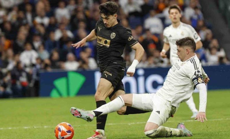 real madride sampiyonluk yarisinda valencia engeli 0706a538bf08 |