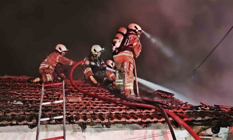 sariyerde hurda deposundan cikan yangin gecekondulara sicradi 96c16b958b47 |
