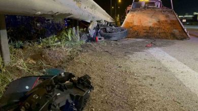 seyir halindeki motosikletli once kamyonete ardindan bariyerlere carparak hayatini kaybetti 64f566f09cfa |