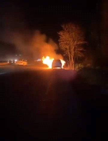 seyir halindeki otomobil alev topuna dondu 0bd049fc29fd |