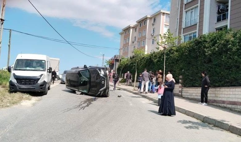 Silivri’de sürücüsünün kontrolünü kaybettiği araç takla atıp yan yattı: 2 yaralı 1 silivride surucusunun kontrolunu kaybettigi arac takla atip yan yatti 2 yarali 1665d6cd3038 |
