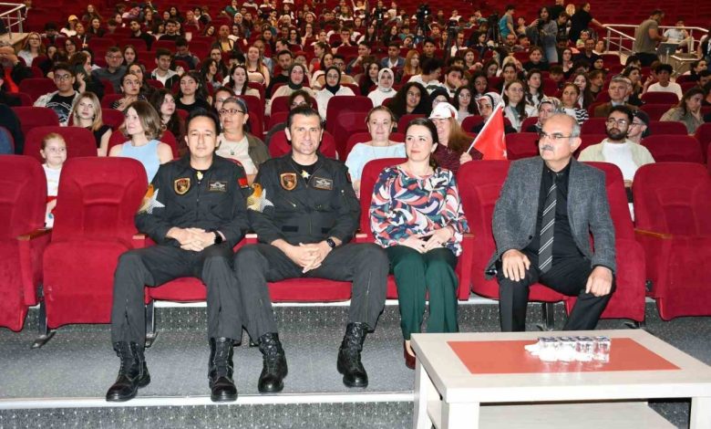 soloturk pilotu bakici ay yildizli bayragimiz dalgalandikca bizlerin maneviyati arsa cikiyor bu gururu inanilmaz sekilde yasiyoruz c675af5003b3 |