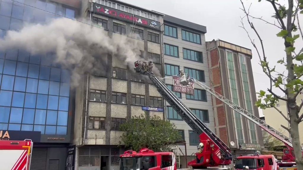 sultangazide ayakkabi imalathanesinde korkutan yangin d9dd85784f23 |