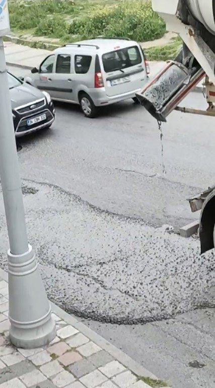 sultangazide mikserden dokulen beton suruculere zor anlar yasatti o anlar kamerada 74d265c277e6 |