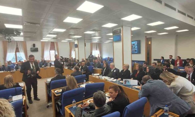 TBMM Kartalkaya’daki Otel Yangınını Araştırma Komisyonu, aileleri dinledi 1 tbmm kartalkayadaki otel yanginini arastirma komisyonu aileleri dinledi 07f05700f4f6 |