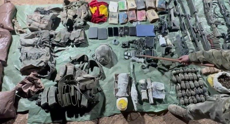 Teröre Pençe-Kilit darbesi: Çok sayıda silah ve mühimmat ele geçirildi 1 terore pence kilit darbesi cok sayida silah ve muhimmat ele gecirildi 6cf9cf590aa3 |