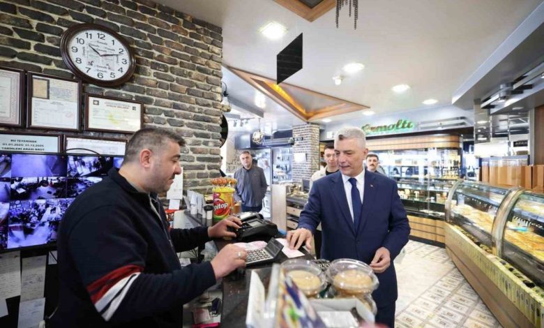 Ticaret Bakanı Bolat’tan esnaf ziyareti 1 ticaret bakani bolattan esnaf ziyareti 9abb5df5c06b |