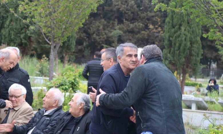 Trabzonspor Onursal Başkanı Mehmet Ali Yılmaz, kabri başında anıldı 1 trabzonspor onursal baskani mehmet ali yilmaz kabri basinda anildi c9a996f3d3b2 |