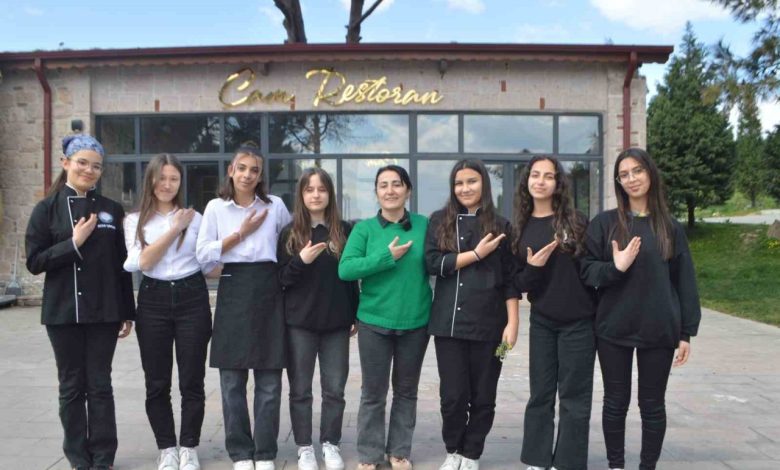 Turizm öğrencileri işitme engelliler için işaret dili öğrendi 1 turizm ogrencileri isitme engelliler icin isaret dili ogrendi 88c94883cc9d |