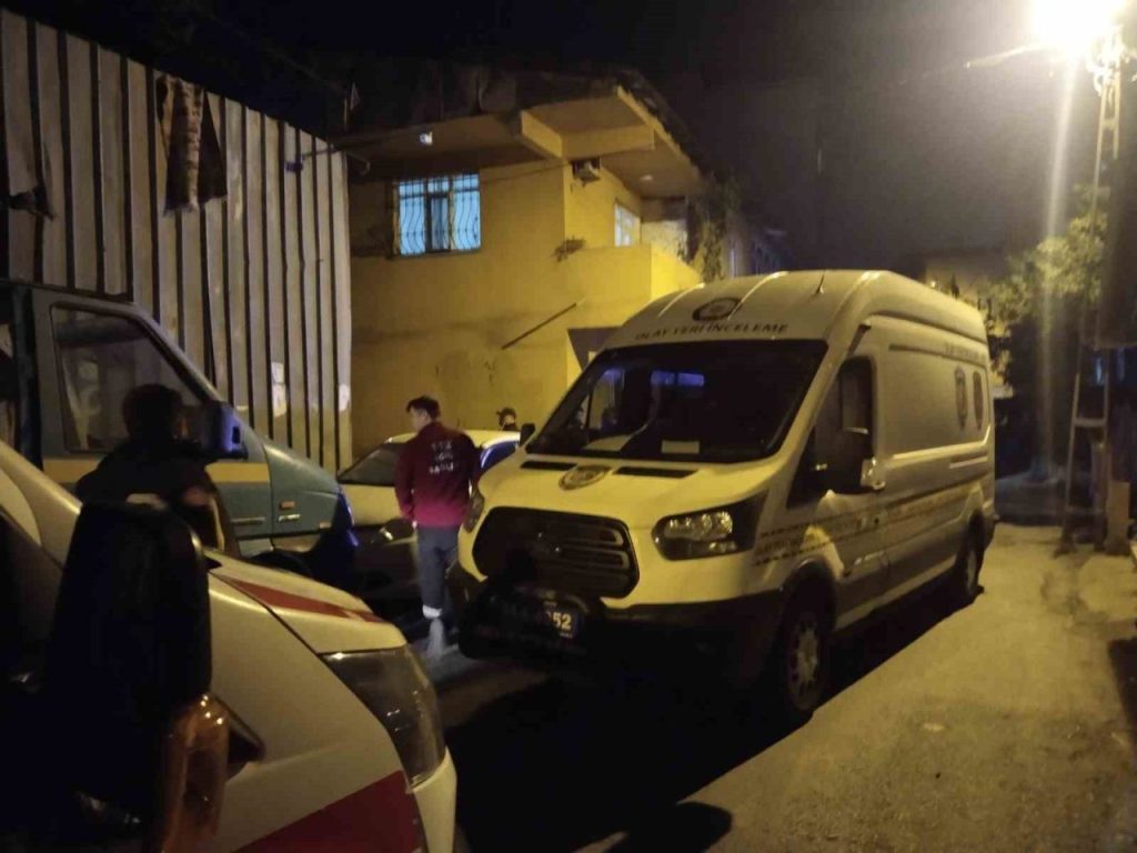 umraniyede bir kadin silahla basindan vurulmus halde bulundu 74fd3193bbd1 |