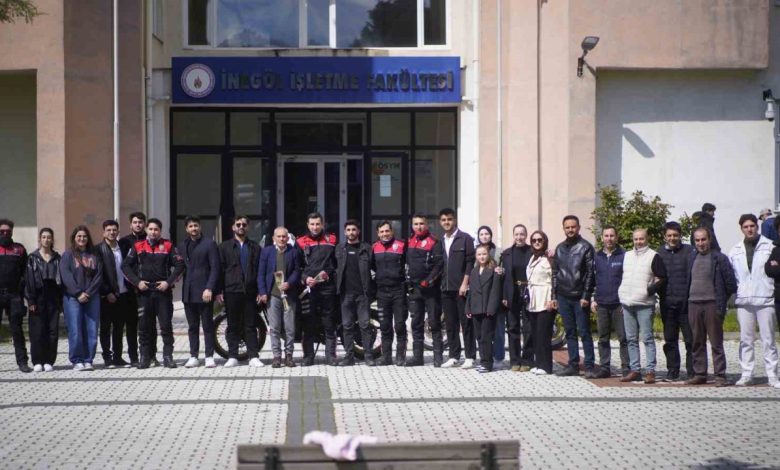 universite kampusunde polis ekiplerine kavgali surpriz c110b7b7b880 |