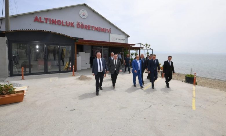 Vali Ustaoğlu’ndan Edremit’e ziyaret 1 vali ustaoglundan edremite ziyaret a40909e408a3 |