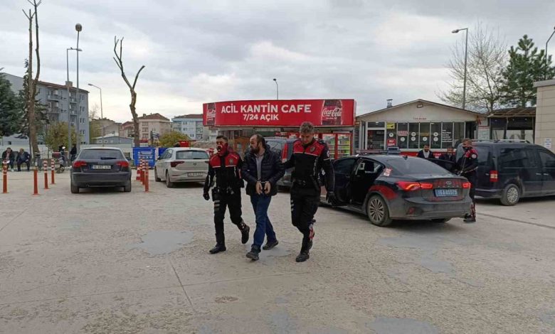 Yabancı uyruklu dolandırıcı kovalamaca sonucu yakalandı 1 yabanci uyruklu dolandirici kovalamaca sonucu yakalandi c06dad1f2ed4 |