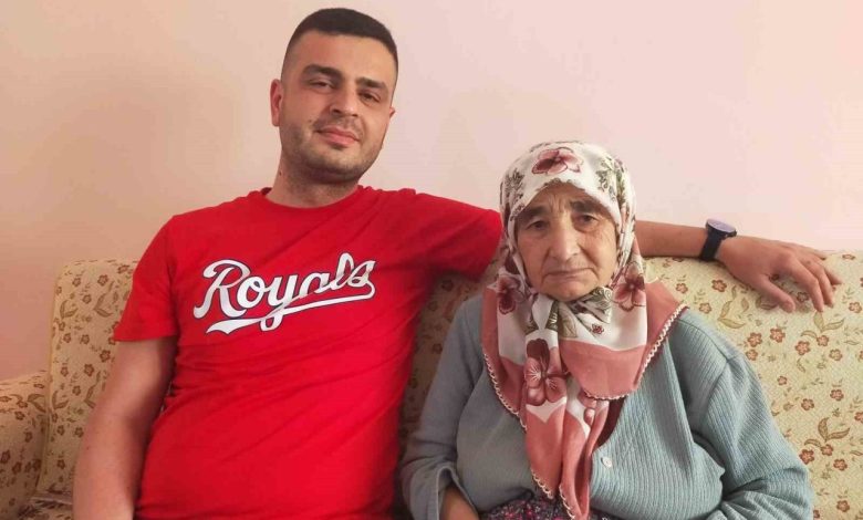 Yaşlı kadını tuzağa düşürüp 750 bin lira değerindeki altınlarını çaldılar 1 yasli kadini tuzaga dusurup 750 bin lira degerindeki altinlarini caldilar a04358bb4440 |