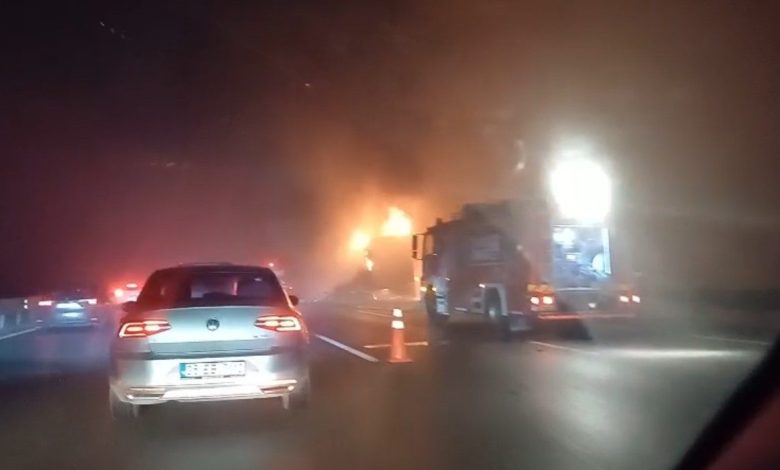 yavuz sultan selim koprusu girisinde tir yangini o anlar kamerada ec76f1c33051 |
