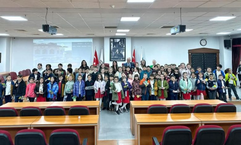 Başkan Dursun Mirza, TED Koleji öğrencilerini ağırladı 1 1000594843 |