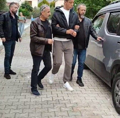 37 yıl 4 ay hapis cezasıyla aranan şüpheli, kız arkadaşıyla tatilde yakalandı 1 37 yil 4 ay hapis cezasiyla aranan supheli kiz arkadasiyla tatilde yakalandi 1b47eb85ea2b |
