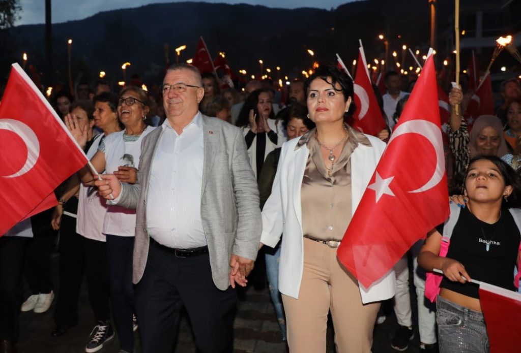 EDREMITTE 19 MAYIS COSKUSU 1 |