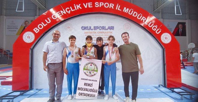 Türkiye Şampiyonu Edremit Remzi Molvalıoğlu Ortaokulu 1 WhatsApp Gorsel 2025 05 28 saat 14.59.43 faf1793d |
